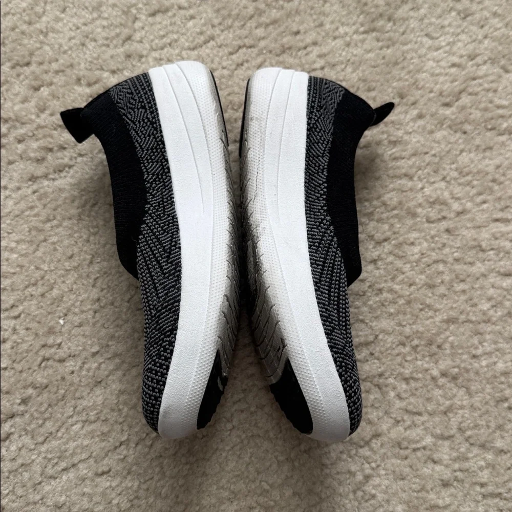 Fitflop Slip-On Knit Sneakers in Black - Size 5 - Picture 3 of 8